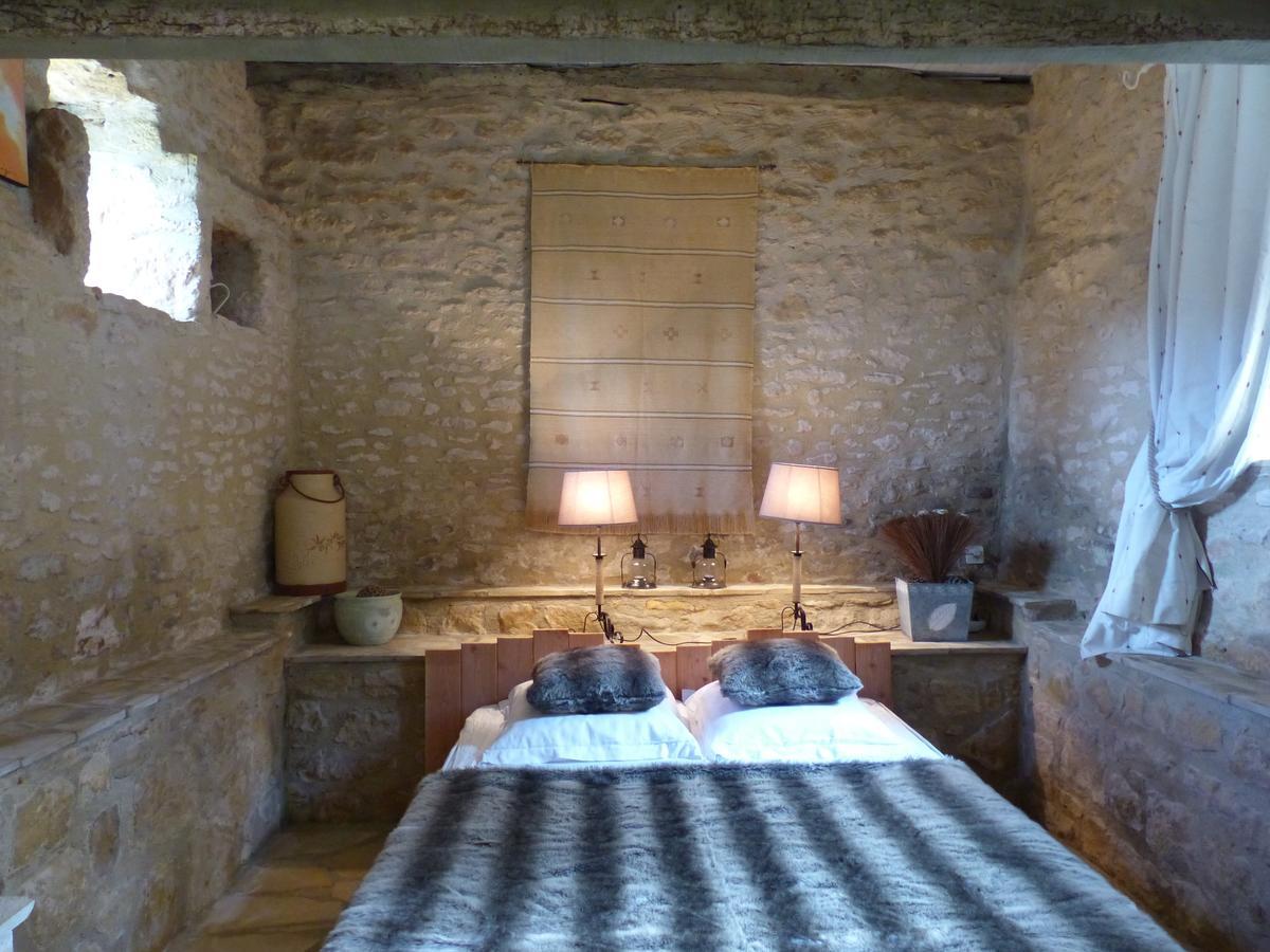 Chambres D'Hotes Les Boudines Saint-Germain-de-Belves Ruang foto