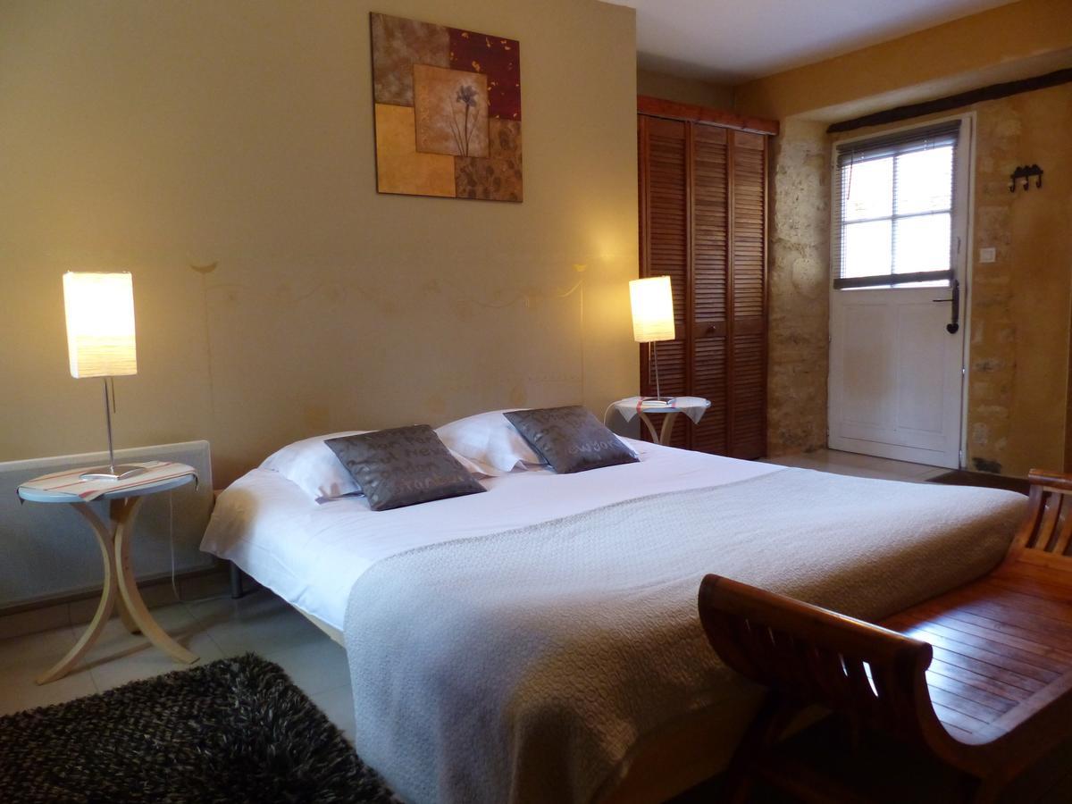 Chambres D'Hotes Les Boudines Saint-Germain-de-Belves Ruang foto