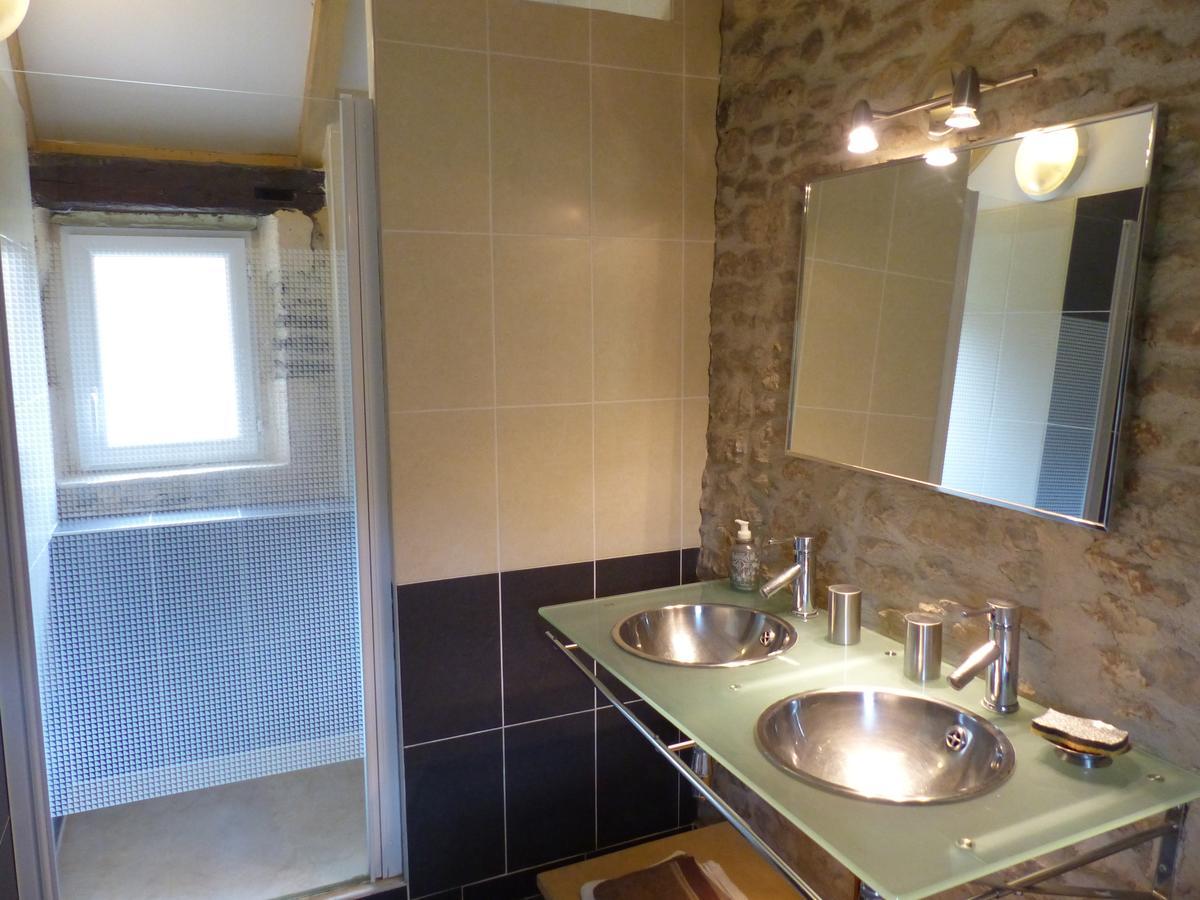 Chambres D'Hotes Les Boudines Saint-Germain-de-Belves Ruang foto