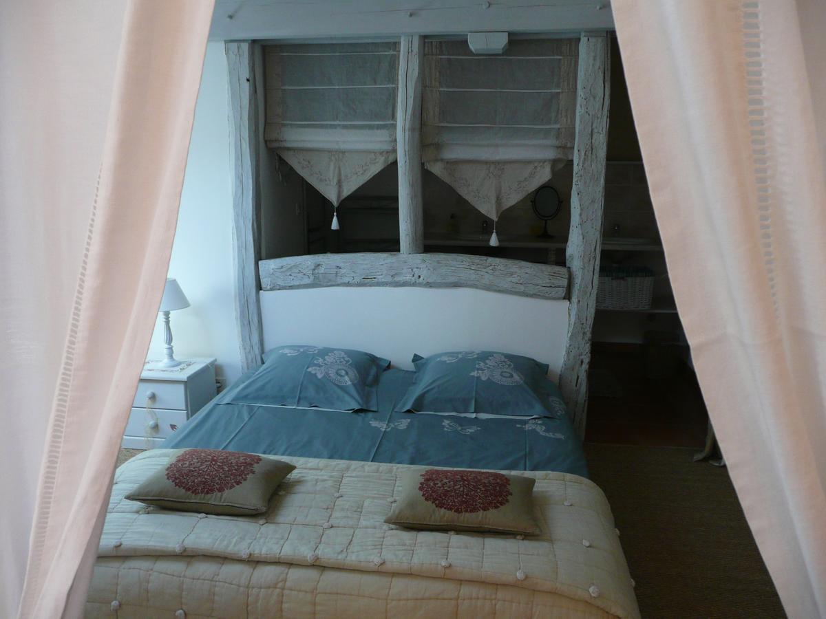 Chambres D'Hotes Les Boudines Saint-Germain-de-Belves Ruang foto